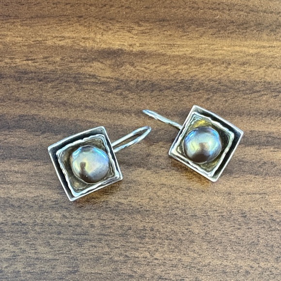 Silpada Freshwater Pearl ear hooks - Picture 2 of 3